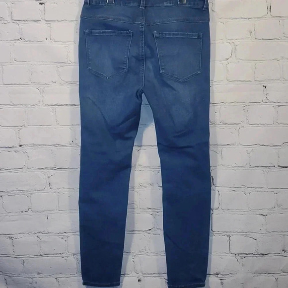 Refuge Jeans Womens Size 6 Denim 3 Button Closure High Waisted Skinny Leg - Picture 5 of 8